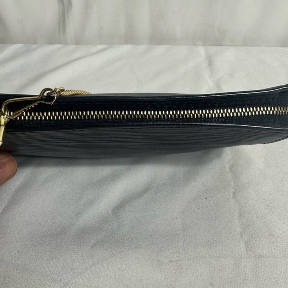 Authentic Louis Vuitton Accessories Pouch Black Epi - Picture 6 of 8